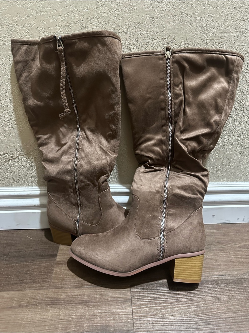 Journee Sanora Women’s riding boots NWT